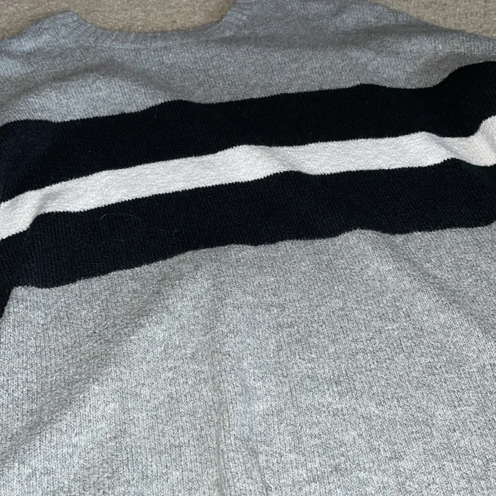 grey sweater - Picture 2 of 3